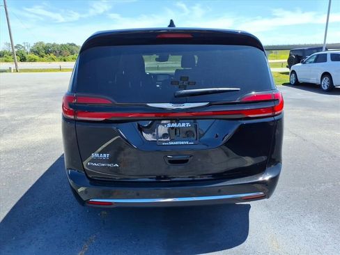 New 2026 Chrysler Pacifica Select image 4