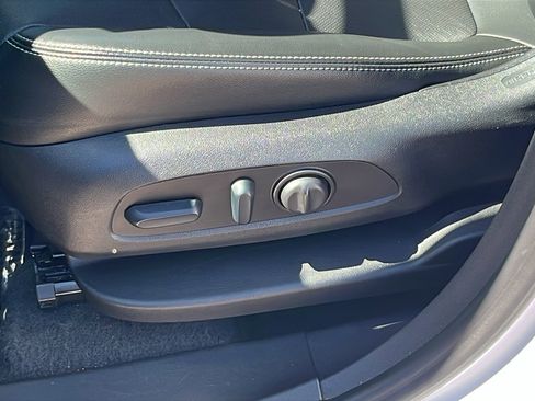 Certified 2023 GMC Terrain SLT image 11