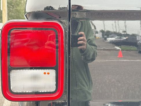 Used 2024 Jeep Gladiator Sport image 10