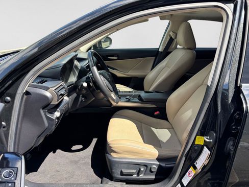 Used 2019 Lexus IS 300 w/ Premium Package RWD image 11
