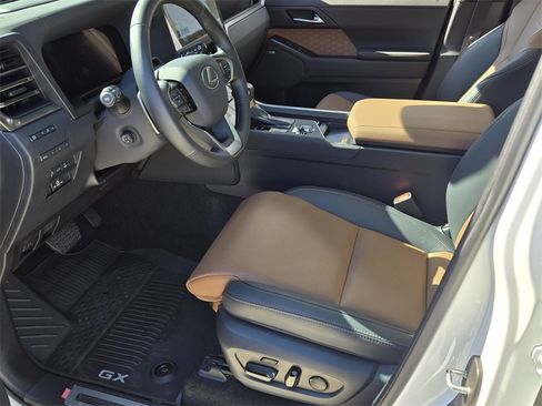 Used 2024 Lexus GX 550 image 13