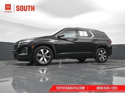 Used 2023 Chevrolet Traverse LT w/ LT Premium Package AWD/4WD image 44