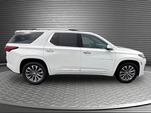 Used 2023 Chevrolet Traverse Premier FWD image 8
