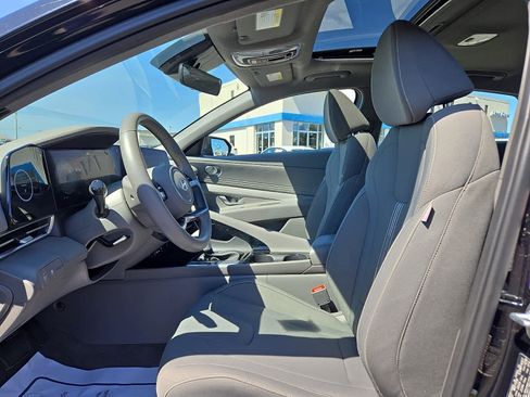 Used 2025 Hyundai Elantra SEL FWD image 14