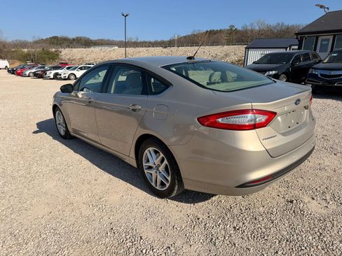 Used 2015 Ford Fusion SE FWD image 3