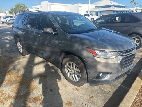 Used 2018 Chevrolet Traverse LT image 3