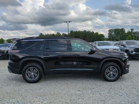 Used 2026 Chevrolet Traverse LT AWD/4WD image 11