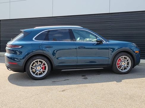 Certified 2025 Porsche Cayenne S AWD/4WD image 8