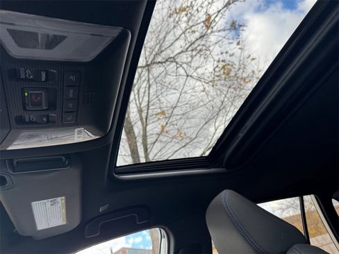 Used 2024 Toyota RAV4 SE image 27