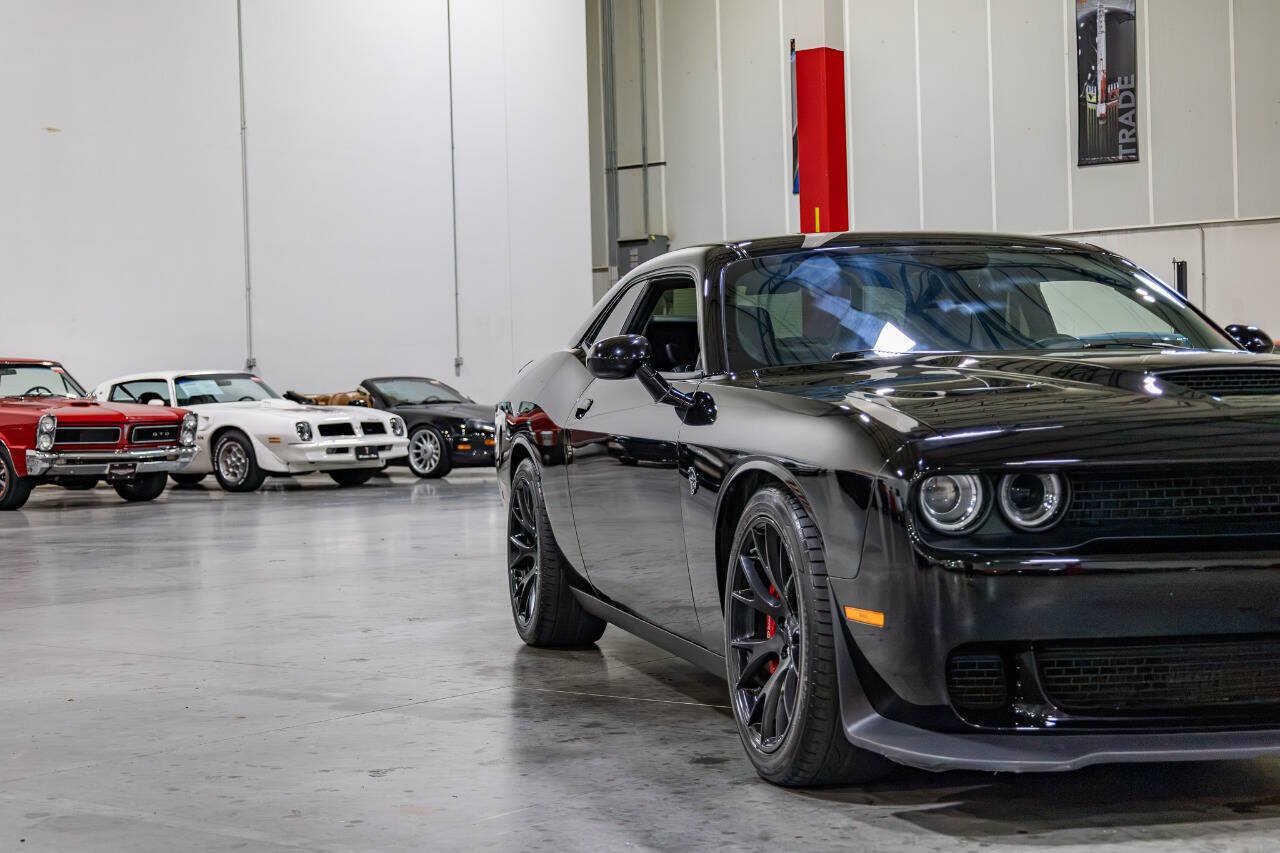 Used 2016 Dodge Challenger SRT Hellcat RWD image 32