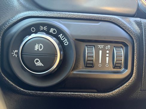 Used 2022 Jeep Gladiator Sport AWD/4WD image 12