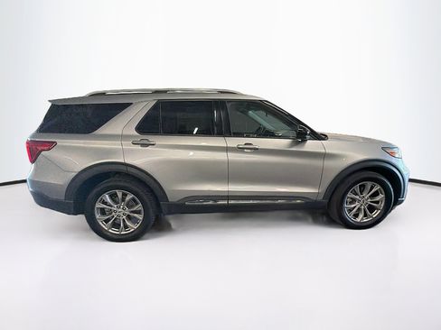 Used 2023 Ford Explorer Limited AWD/4WD image 10