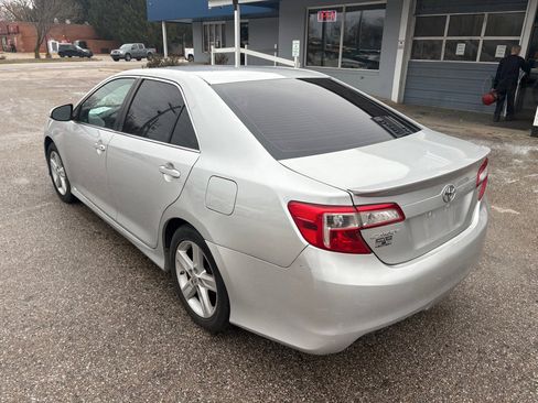 Used 2014 Toyota Camry SE image 6