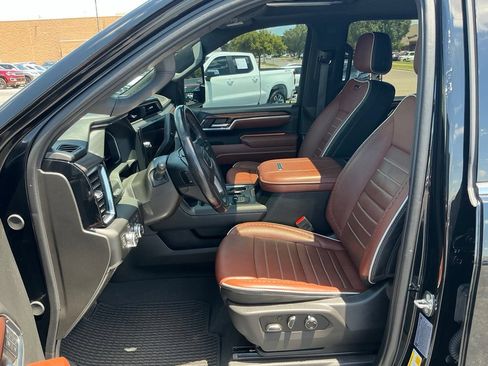 Used 2024 GMC Sierra 3500 Denali Ultimate AWD/4WD image 17