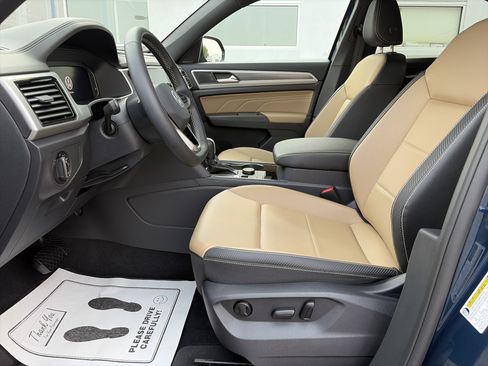 Used 2023 Volkswagen Atlas Cross Sport SE w/ Panoramic Sunroof Package AWD/4WD image 13