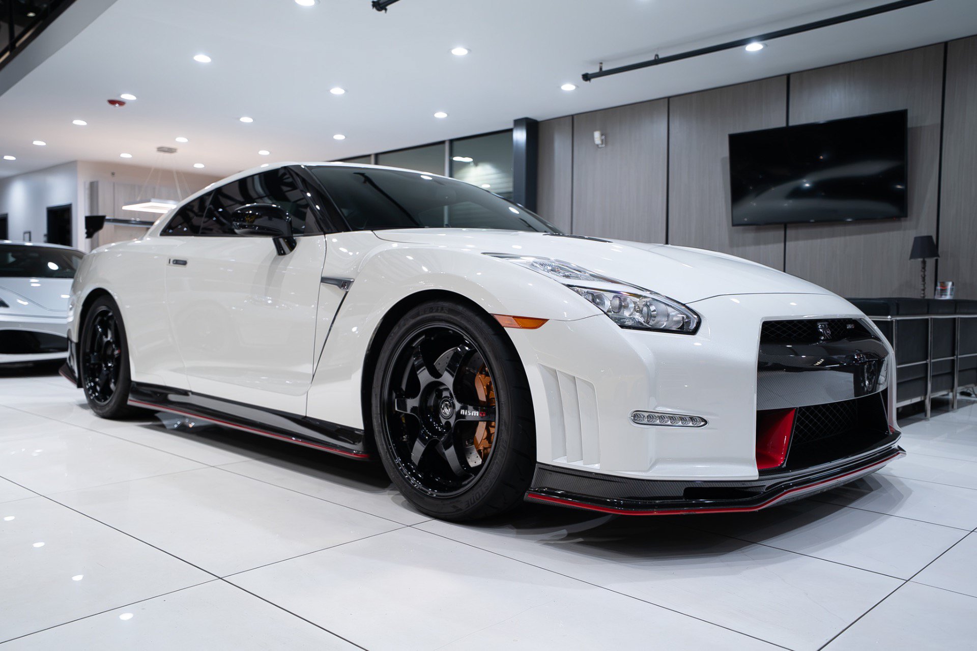 Used 2016 Nissan GT-R NISMO AWD/4WD image 36