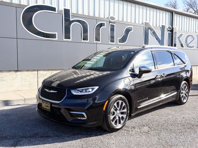Used 2024 Chrysler Pacifica Pinnacle