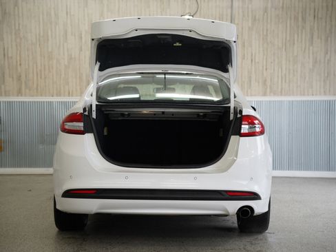 Used 2017 Ford Fusion SE w/ Fusion SE Technology Package image 35