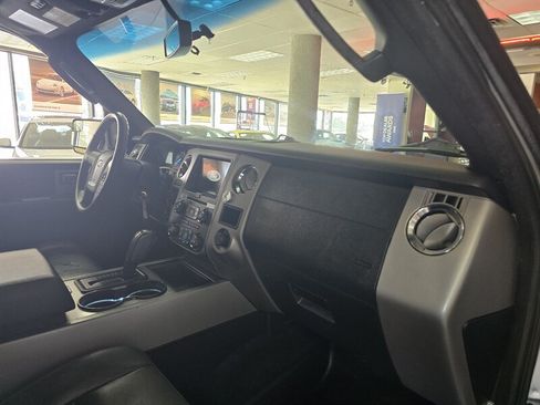 Used 2017 Ford Expedition XLT w/ Equipment Group 202A RWD image 18