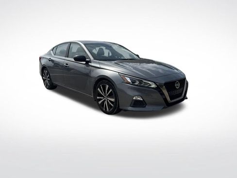 Used 2020 Nissan Altima 2.5 SR FWD image 2