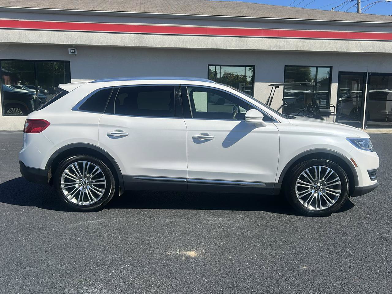 Used 2016 Lincoln MKX Reserve w/ Driver Assistance Package FWD image 4