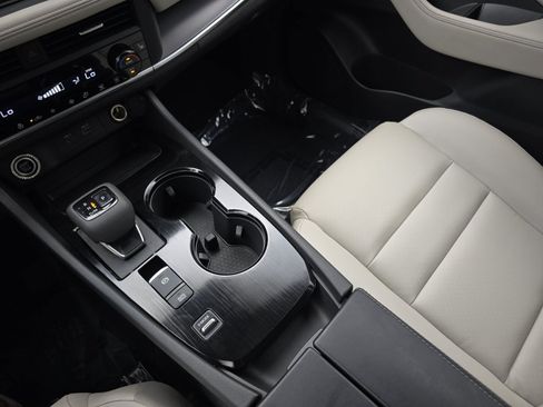 Used 2023 Nissan Rogue SV w/ SV Premium B Package FWD image 22