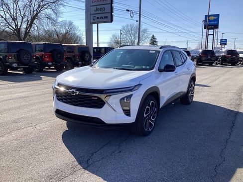 New 2026 Chevrolet Trax RS w/ Sunroof Package image 3
