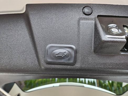 Used 2014 Chevrolet Traverse LTZ AWD/4WD image 12