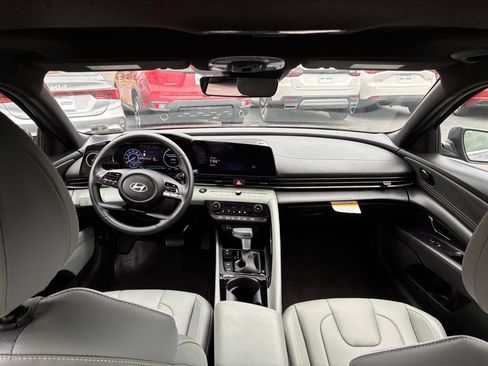 Used 2025 Hyundai Elantra Limited FWD image 12