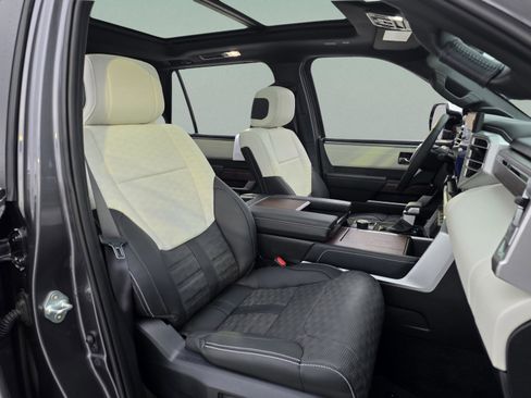 Used 2025 Toyota Sequoia Capstone image 29