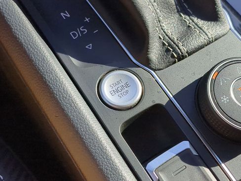 Used 2021 Volkswagen Atlas Cross Sport SEL image 21