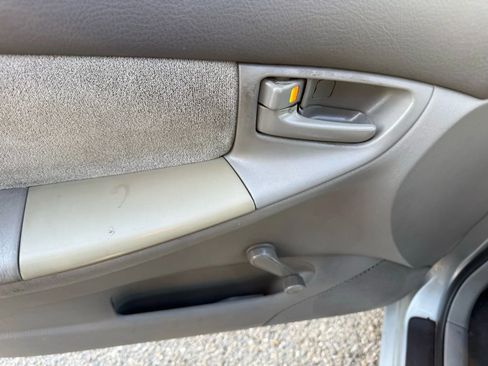 Used 2006 Toyota Corolla CE image 11