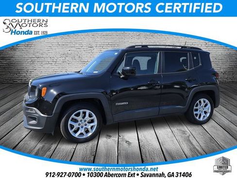 Used 2018 Jeep Renegade Latitude FWD image 1