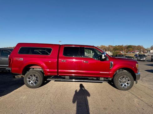 Used 2018 Ford F250 Lariat w/ Chrome Package image 2