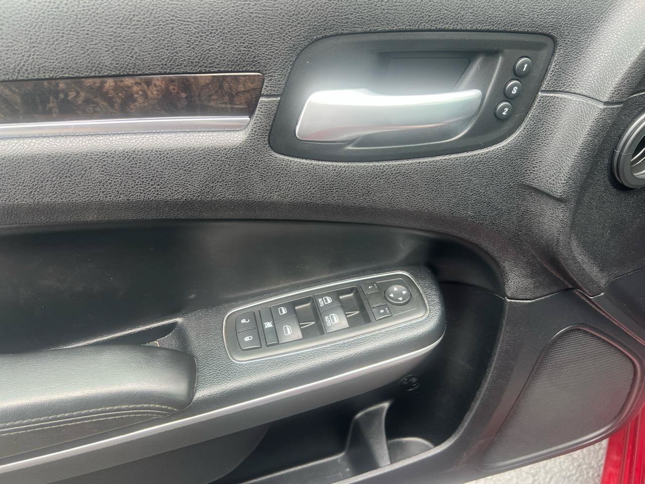 Used 2014 Chrysler 300 C RWD image 17