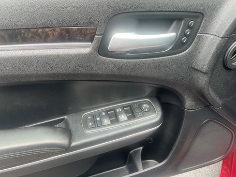 Used 2014 Chrysler 300 C RWD image 17
