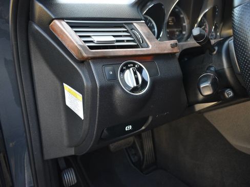 Used 2013 Mercedes-Benz E 350 4MATIC Sedan image 17