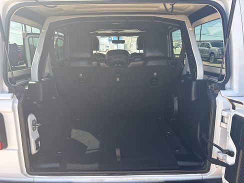 Used 2018 Jeep Wrangler Unlimited Sahara image 20