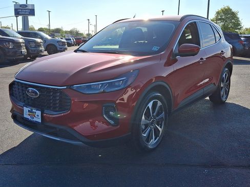 Certified 2023 Ford Escape Platinum AWD/4WD image 3
