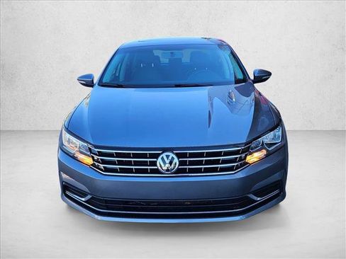 Used 2019 Volkswagen Passat 2.0T Wolfsburg image 2