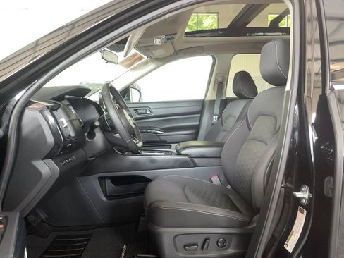 Used 2024 Nissan Pathfinder SV w/ SV Premium Package AWD/4WD image 6