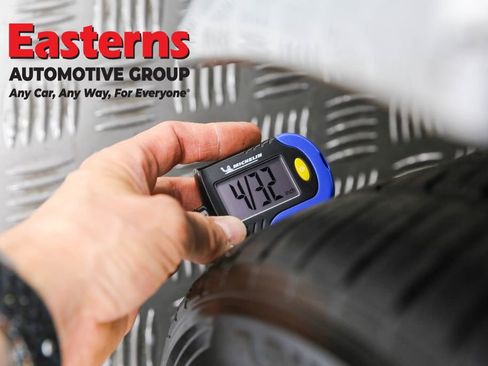 Used 2020 Nissan Versa SR w/ Convenience Package image 29