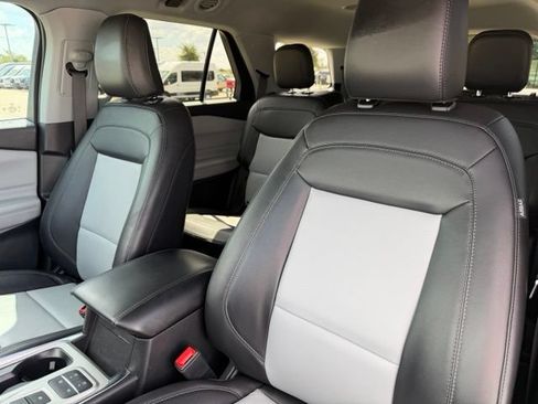 Used 2023 Ford Explorer XLT w/ Equipment Group 202A RWD image 12