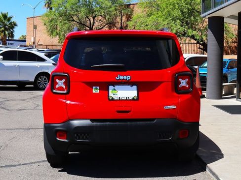 Used 2019 Jeep Renegade Latitude FWD image 11