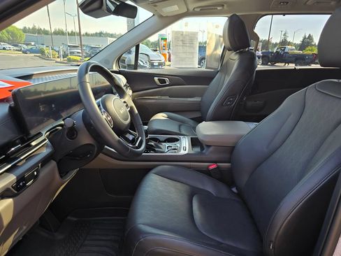 Certified 2025 Kia Carnival SX FWD image 8
