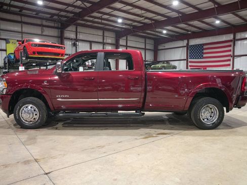 Used 2024 RAM 3500 Limited AWD/4WD image 4