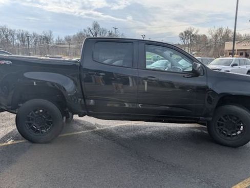 Used 2022 Chevrolet Colorado LT AWD/4WD image 4