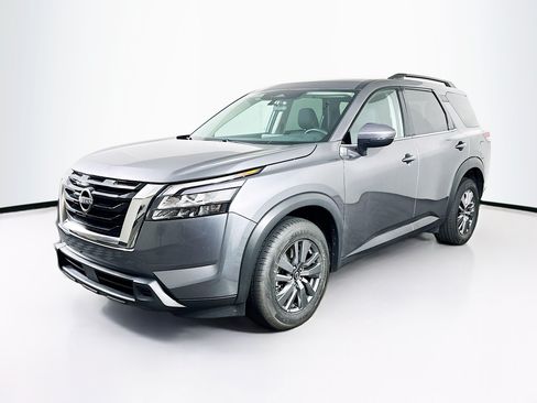 Used 2025 Nissan Pathfinder SV AWD/4WD image 3