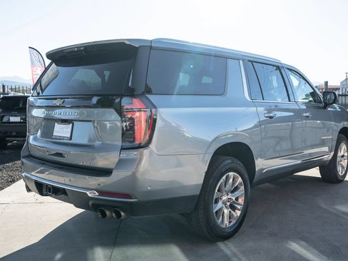 Used 2025 Chevrolet Suburban Premier AWD/4WD image 10