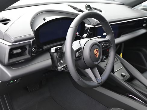 New 2026 Porsche Macan Electric RWD image 5